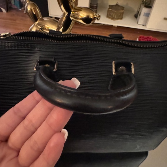 Louis Vuitton Black Epi speedy 25 - Picture 4 of 11